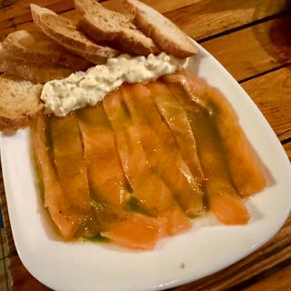 Salmon curred with tartar sauce and dill oil