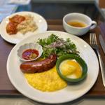 スクランブルエッグとヨーグルトのプレート(フラワーカフェ モンパルナス)