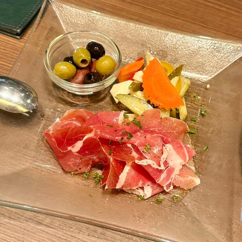 生ハム＆ピクルス＆オリーブ(BRAUERTAFEL)