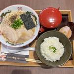 博多豚骨ラーメンと鯛茶漬け