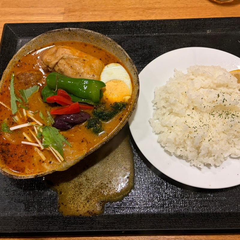 チキンと野菜と角煮のスープカレー(北海道料理 年輪)
