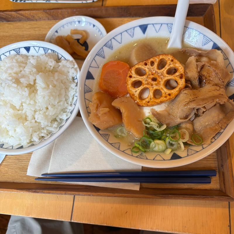 ごろごろ野菜のごちそう豚汁定食(ごちとん 代々木本店)