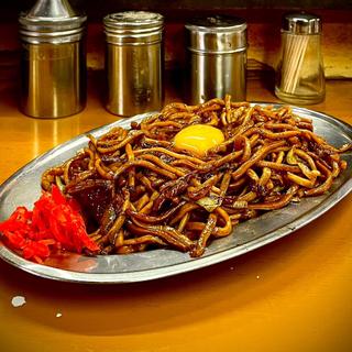 牛すじ焼きそば 生玉子トッピング(浅草やきそば 福ちゃん)