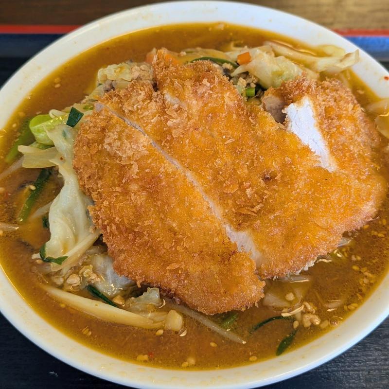 とんかつみそラーメン(同気食堂)