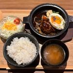 黒毛和牛の土鍋焼きハンバーグ