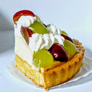 シャインマスカットのカスタードタルト(フロプレステージュ ビーンズ新杉田店)