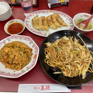 餃子、焼そば(ソース)、キムチ焼飯(餃子の王将 山科駅前店 )