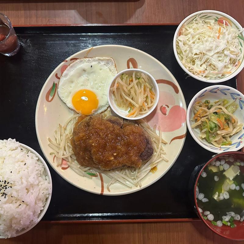 ハンバーグ定食(慈伴賜 )