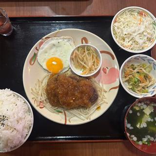 ハンバーグ定食(慈伴賜 )