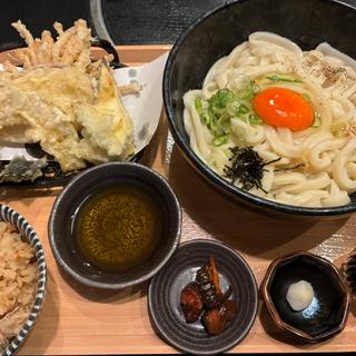 野菜天付き釜玉うどん定食(本格さぬきうどんやしま)