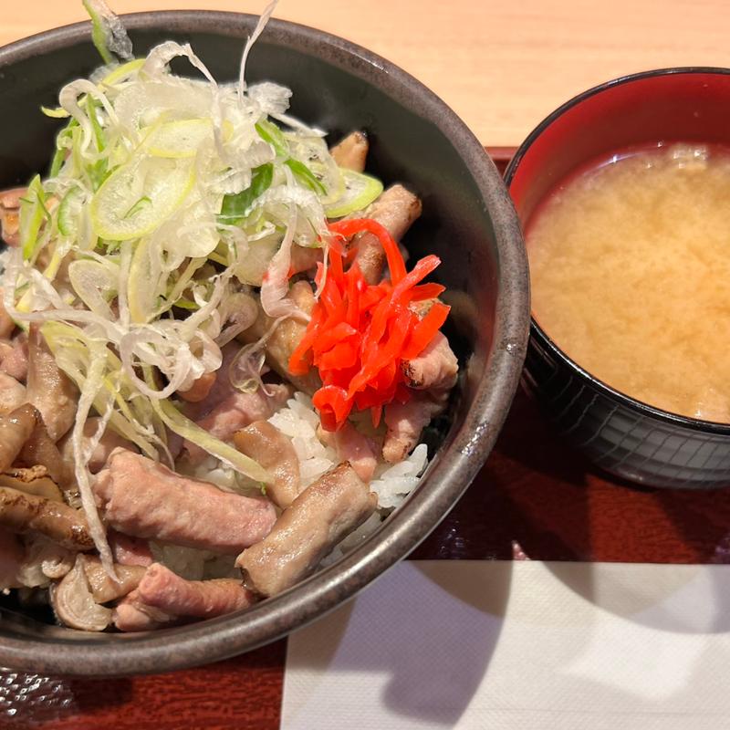 深谷ねぎと塩だれもつ焼き丼(上州ぽ〜く亭)