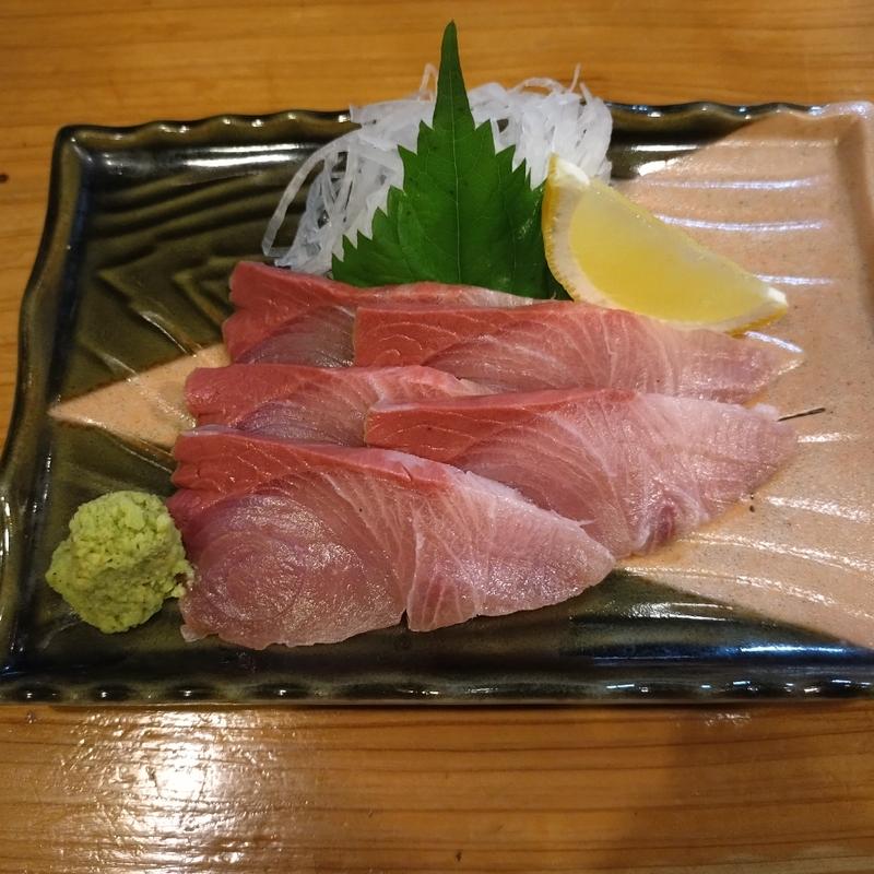 鰤の刺身(炭火やきとり 恵 （メグミ）)