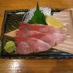 鰤の刺身(炭火やきとり 恵 （メグミ）)