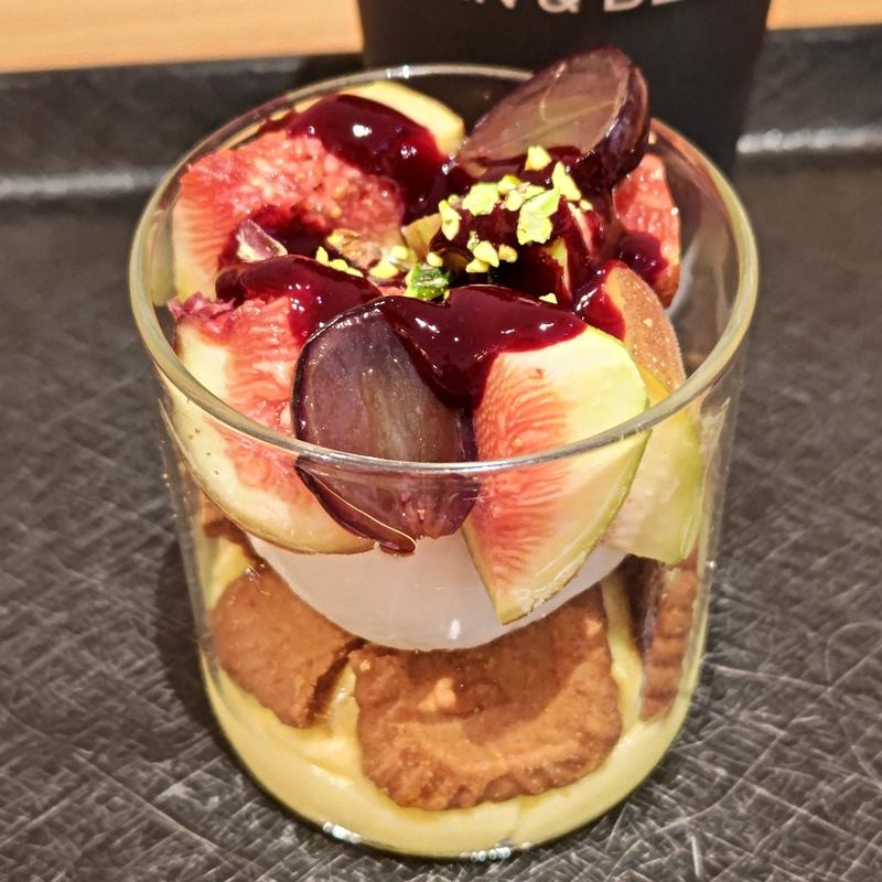 無花果と巨峰のプディング(DEAN & DELUCA カフェ コレットマーレみなとみらい)
