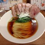 熟成鶏醤油（中太麺）肉増し(中華そば 紆折)