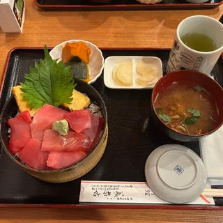 マグロ丼(美家古寿司 (みやこずし))