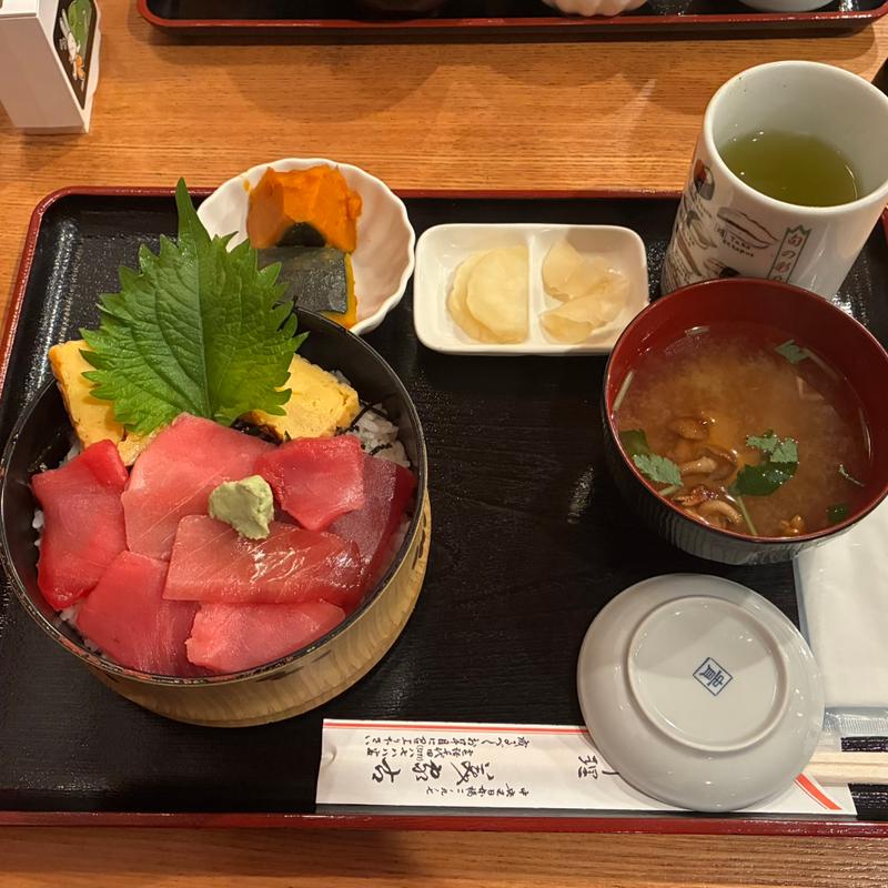 マグロ丼(美家古寿司 （みやこずし）)