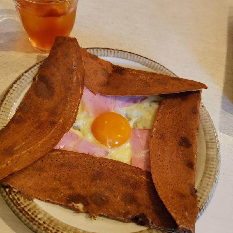 Aセット「ガレット(サラダ付)・クレープ・ドリンク」(ガレット屋 AILES（エル）)