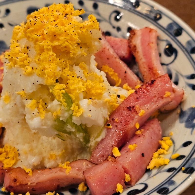 炙りベーコンのせポテトサラダ(分店なかむら食堂)