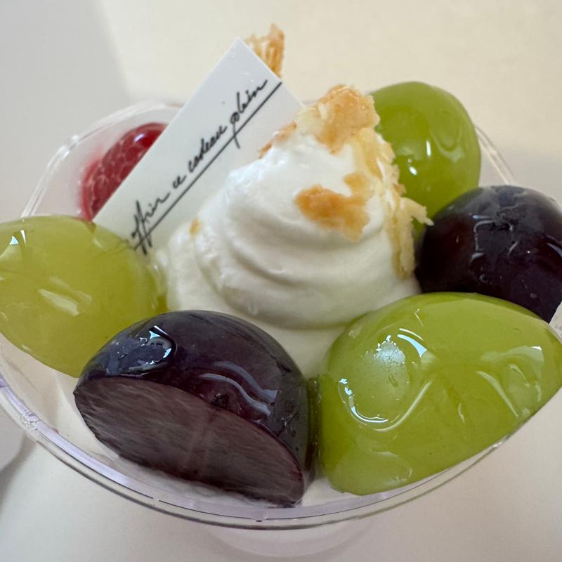 シャインマスカットとピオーネパフェ(アトリエ リエゾン ジー （Atelier:LiaisonG）)