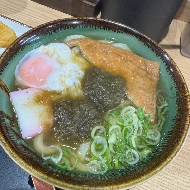かけうどん(とろろ、きつね、生玉子)(川久麦笑)