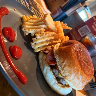 ベーコンチーズバーガーポテト付き