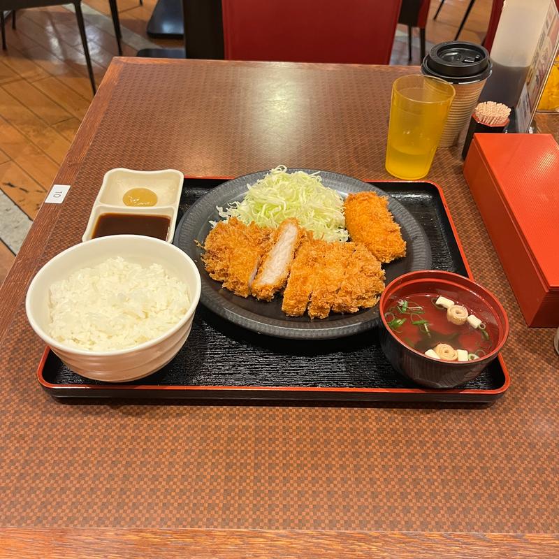 日替わりランチ(ロースカツとカニクリームコロッケ)(川次キッチン)