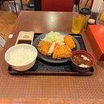日替わりランチ(ロースカツとカニクリームコロッケ)