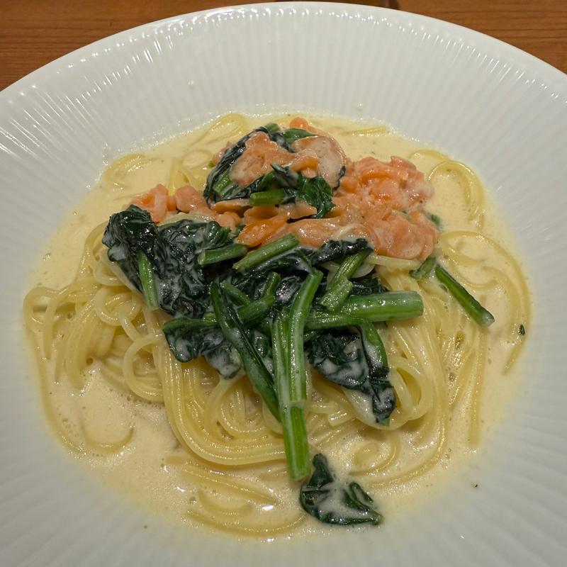 スモークサーモンとほうれん草のクリームソース(イタリアンダイニング DoNA 経堂コルティ店)