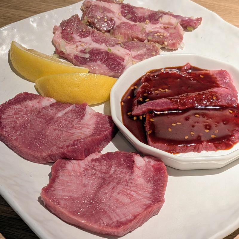 黒毛和牛タン盛り合わせ(ホルモン コウ)