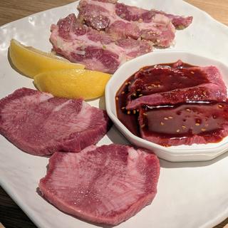 黒毛和牛タン盛り合わせ(ホルモン コウ)