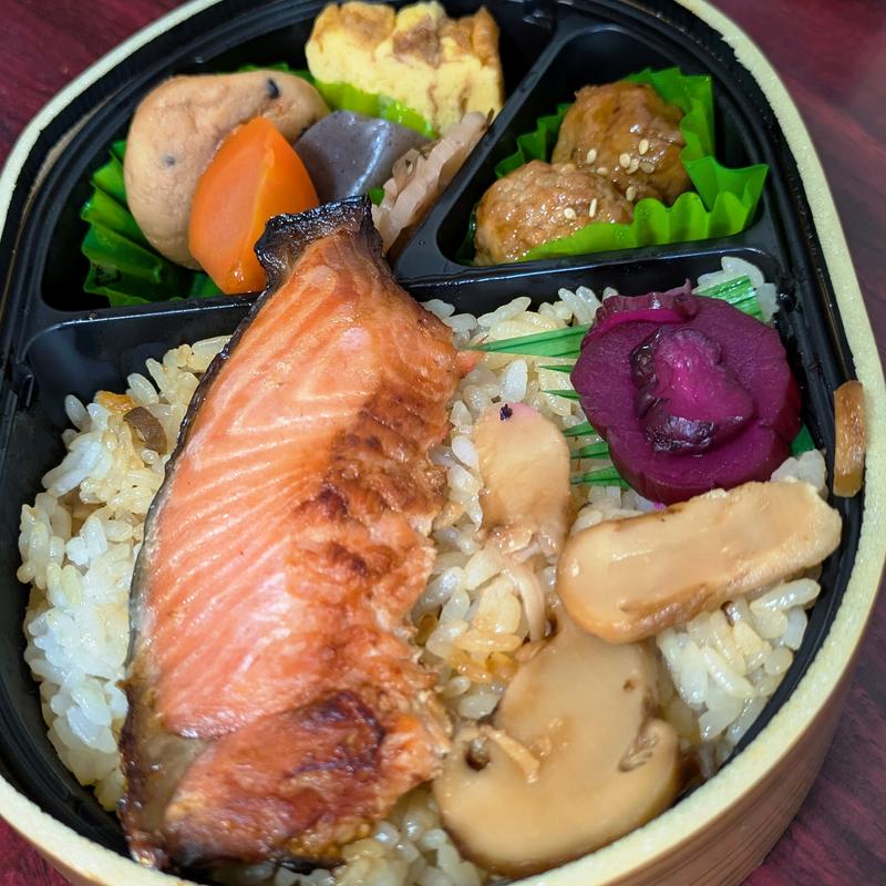 松茸ご飯とサーモン西京焼き弁当(築地 奈可嶋 ecute立川店)