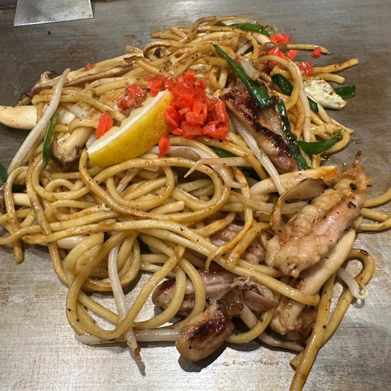 鶏せせりとキノコの塩焼きそば(お好み焼き 清十郎 阪急西宮ガーデンズ店)