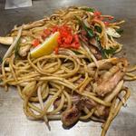 鶏せせりとキノコの塩焼きそば