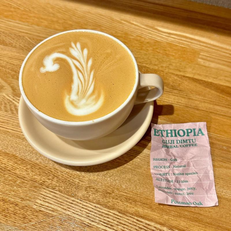 カフェラテ(POSTMAN'S CAKEWORLD AND PASTRIES)