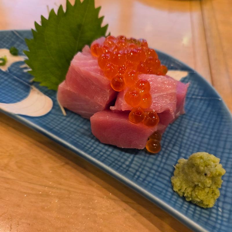 ヤマニ名物生マグロ盛り(酒と肴 ヤマニ)