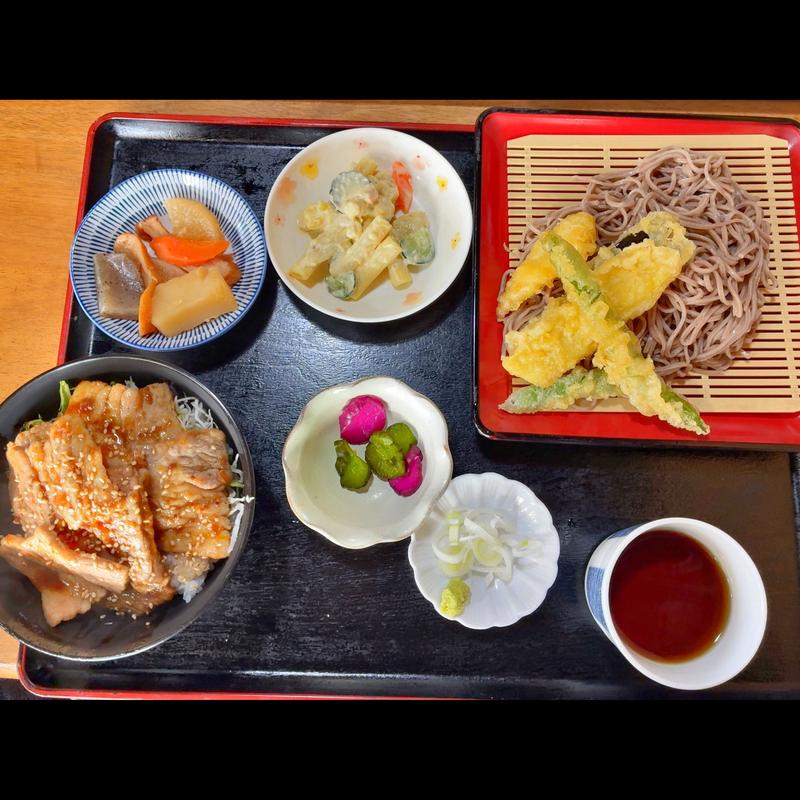 ミニしょうが焼き丼セット(そばとごはんの店　ともえ)