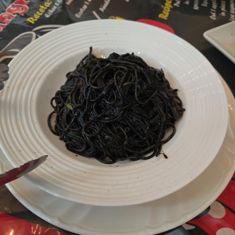 イカスミのスパゲティ(ふぇるじなんど)