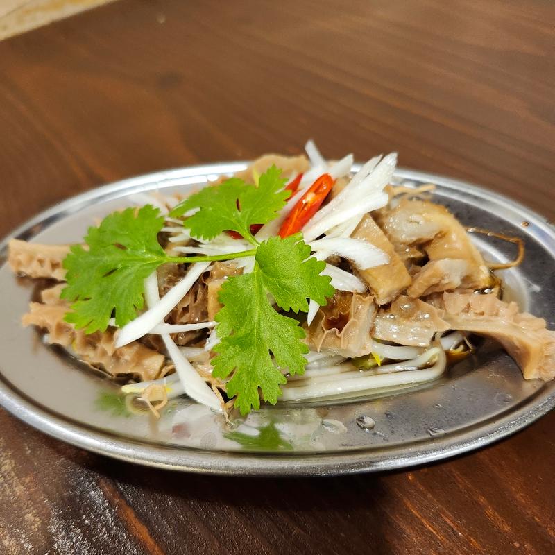 ゆでモツ熱油がけ(金燕楼 （ザ・ゴールデンスワロー）)