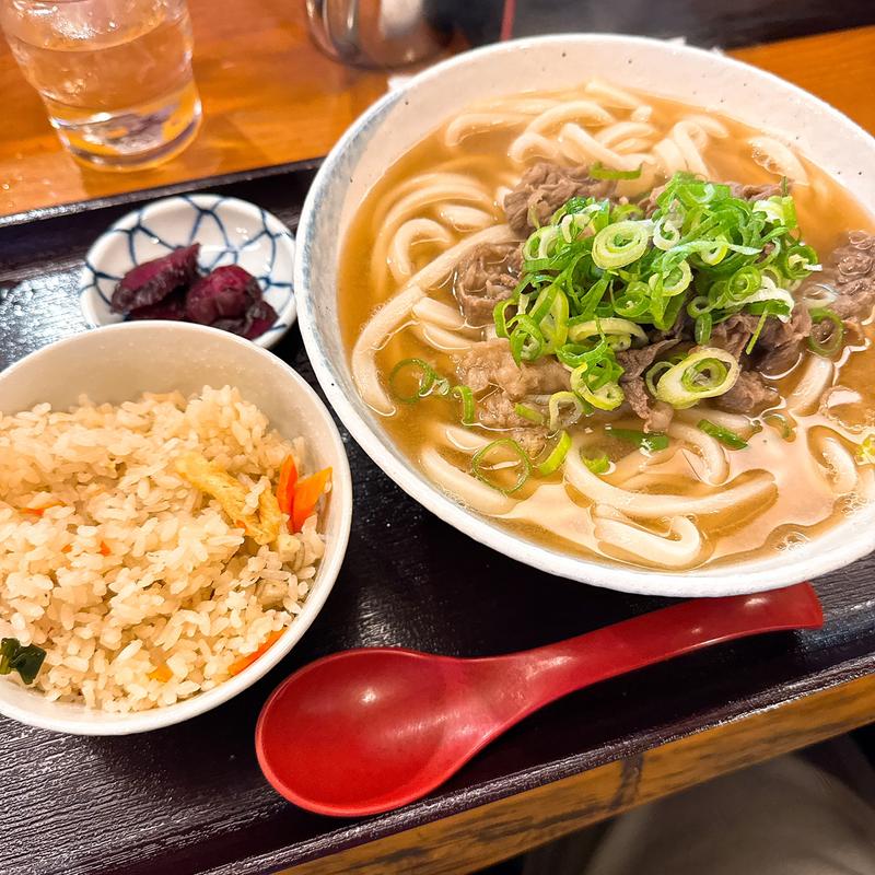 肉うどんとかやくご飯セット(さぬきうどんのたぬき )