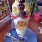黒葡萄デラックスパフェ(フルーツパーラー角館 さかい屋 )