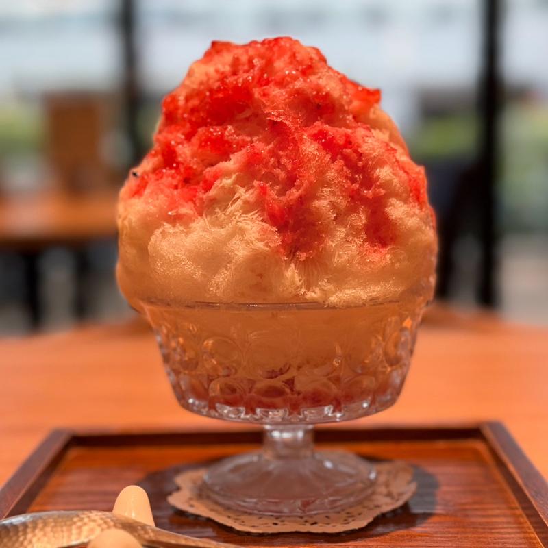 濃い苺みるく (小盛り)(和カフェ Tsumugi 有明ガーデン店)