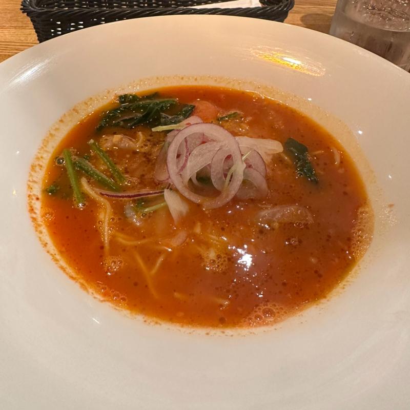トマトラーメン(真っ赤なラーメン とまこ 三宮センタープラザ店)
