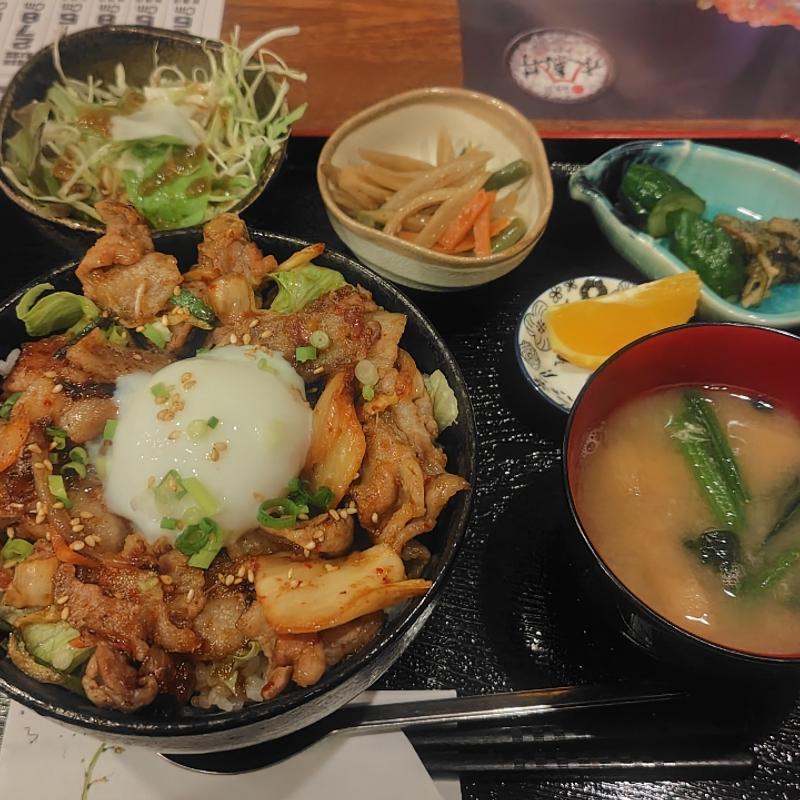 温玉のせ焼肉キムチ丼(茶房酒房響 )