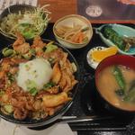 温玉のせ焼肉キムチ丼