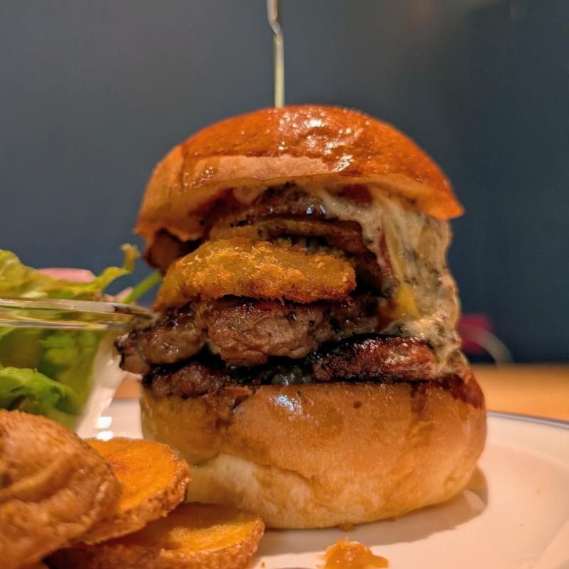 秋の枯れ葉バーガー(S.B. DINER KOBE)