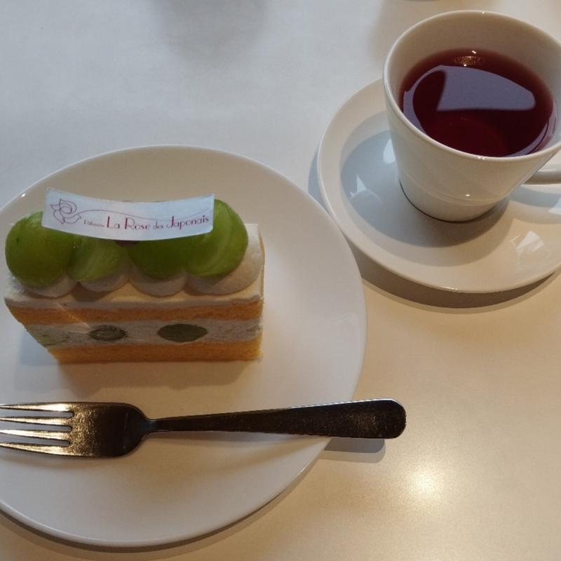 ケーキセット(シャインマスカットのショートケーキ、ミステリオ(ハーブティー))(ラ・ローズ・ジャポネ （La Rose des Japonais）)