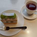 ケーキセット(シャインマスカットのショートケーキ、ミステリオ(ハーブティー))