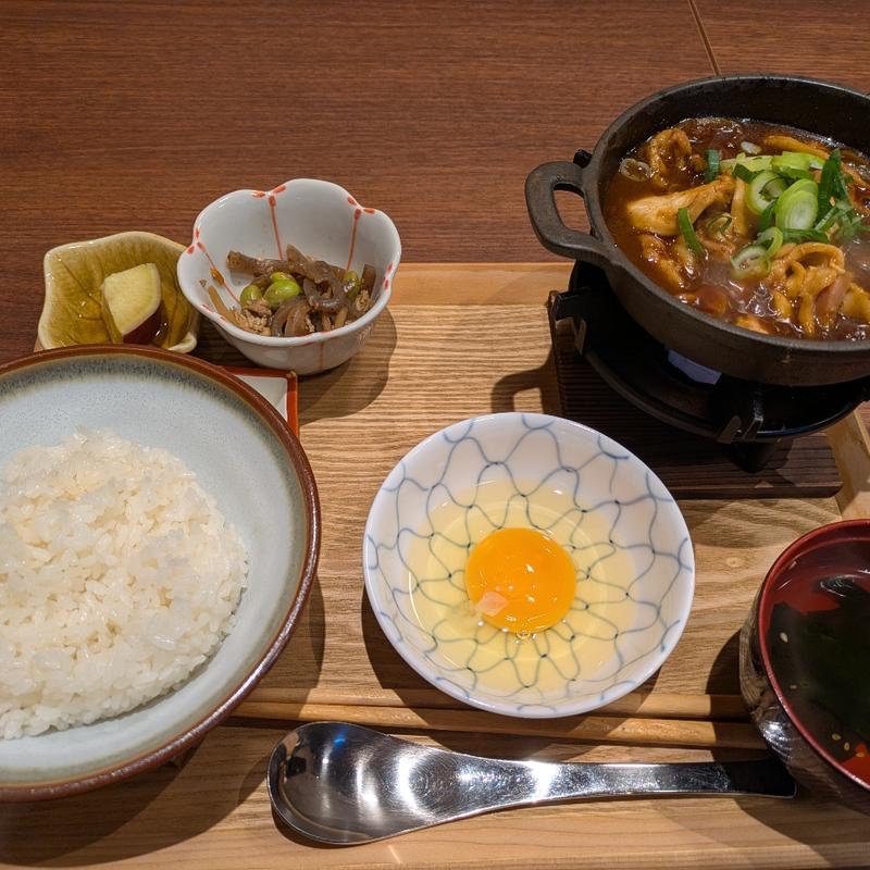 すき焼き仕立ての親子鍋定食～かしわ肉～(かつら)