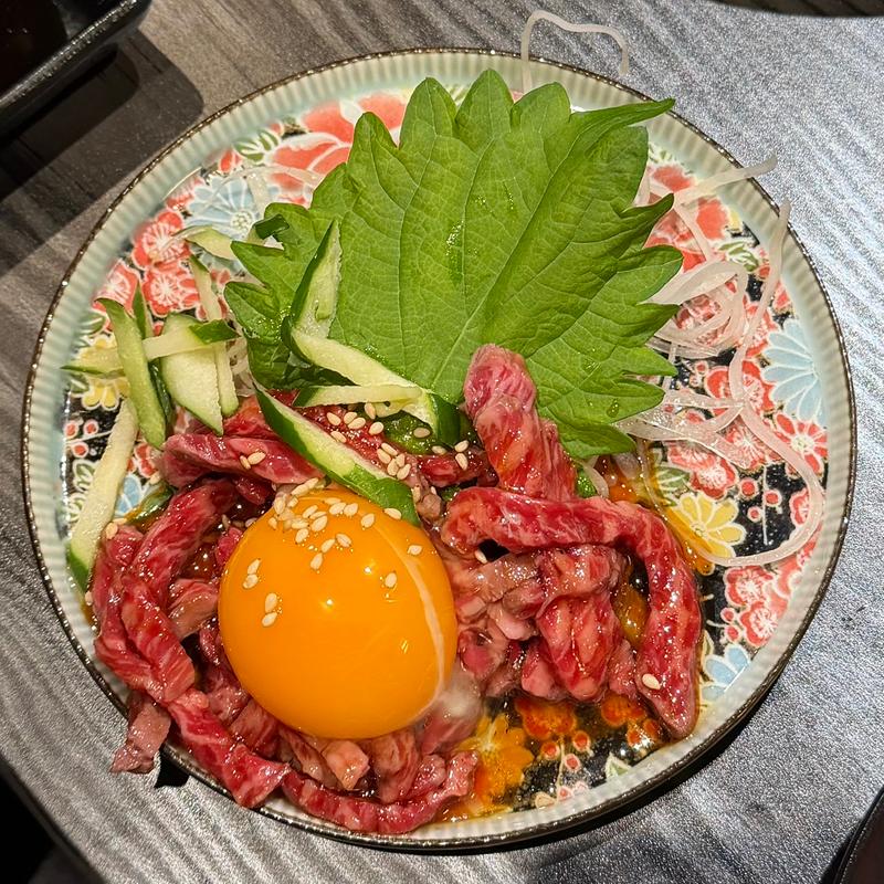 炙りレアユッケ(肉屋金星 福島店)